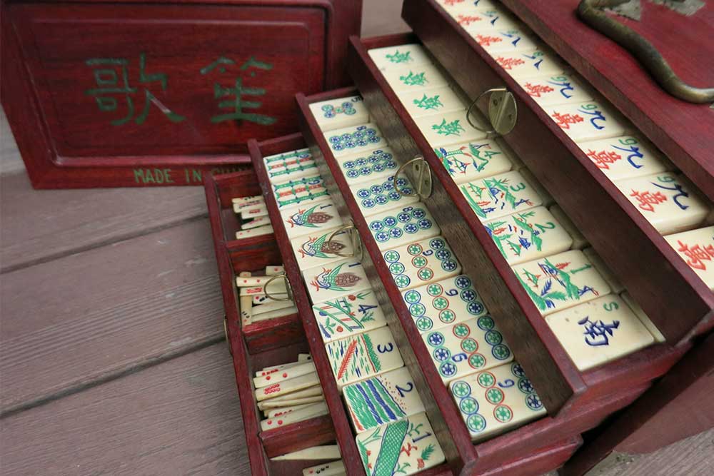 ANTIQUE MAHJONG SET IVORY WOOD CHINESE GAME W/ CASE NR